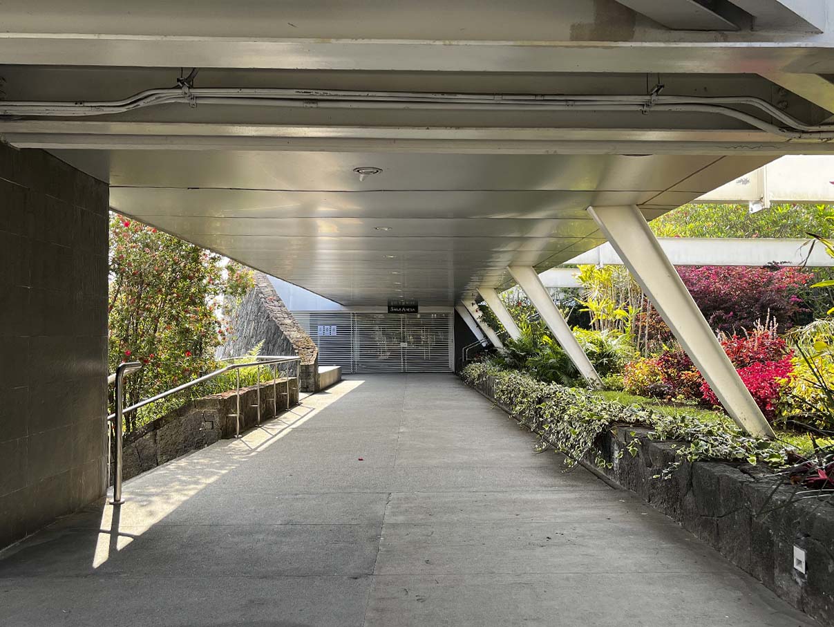 Corredor de acceso a la Sala Anexa